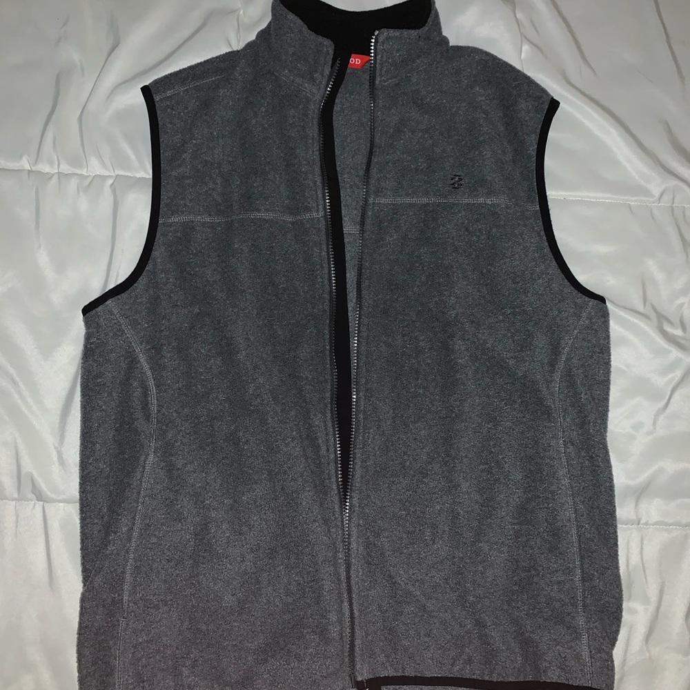 Men’s Izod vest